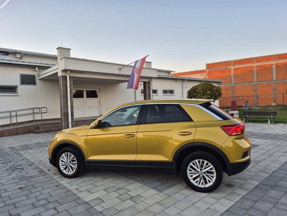 VW T-Roc 85kw 6brzina,Navigacija, park senzori, grijanje sjedala,mf., fotografija 3