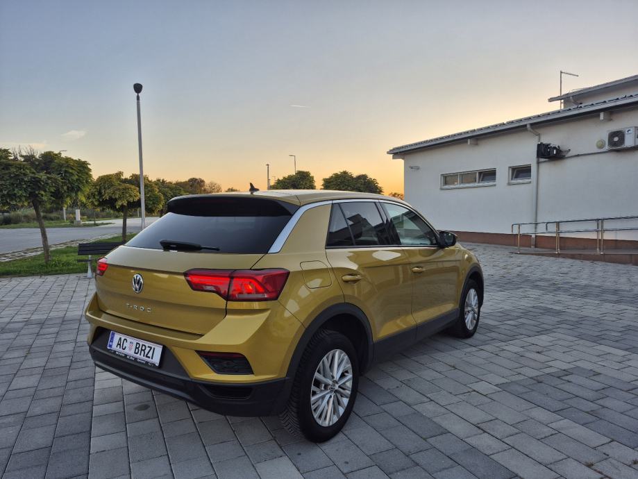VW T-Roc 85kw 6brzina,Navigacija, park senzori, grijanje sjedala,mf., fotografija 9
