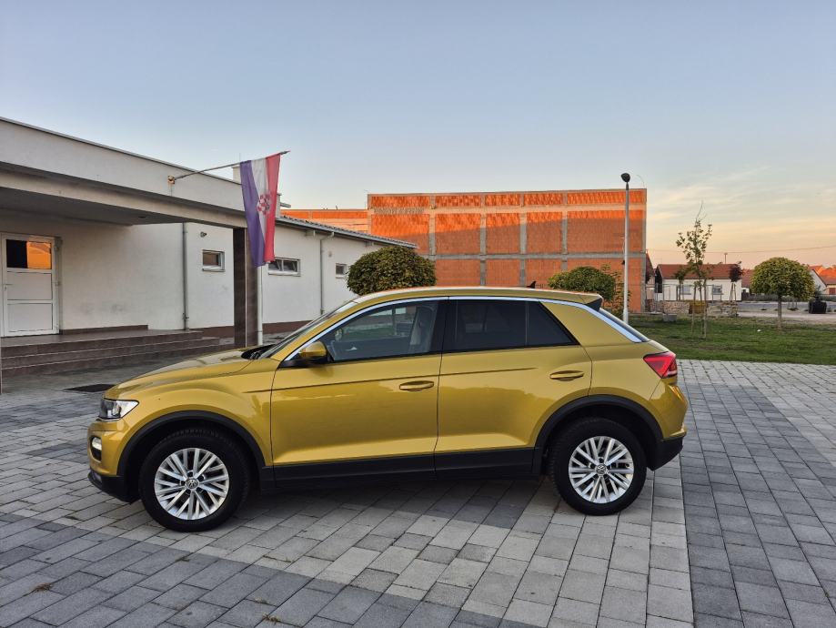 VW T-Roc 85kw 6brzina,Navigacija, park senzori, grijanje sjedala,mf., fotografija 2