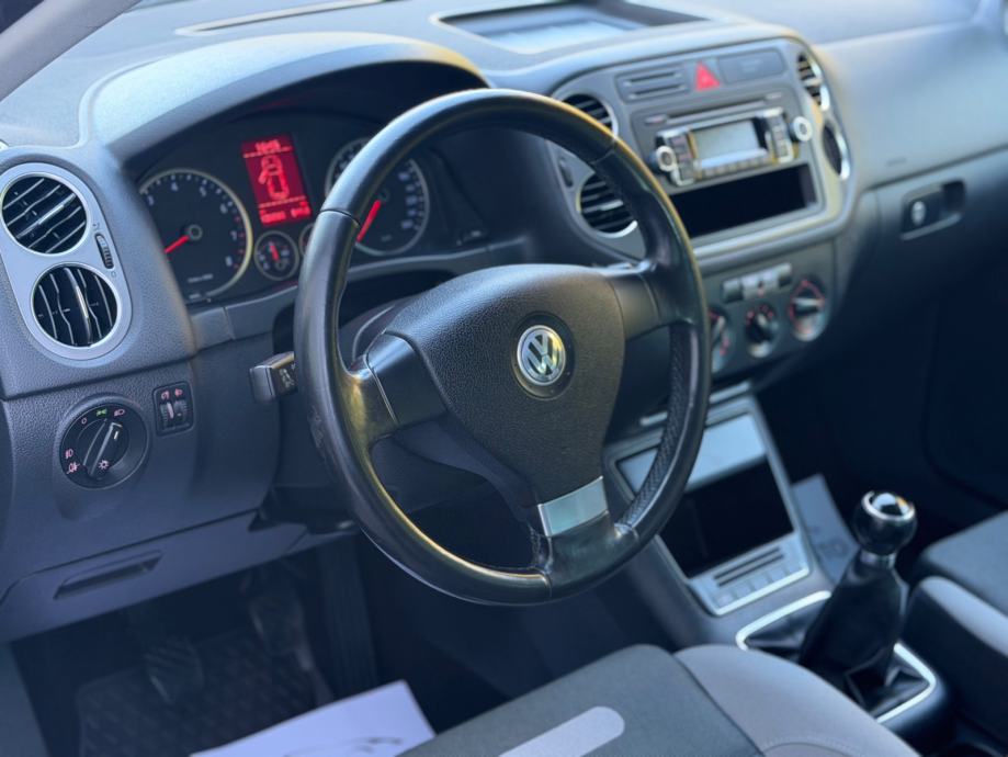 VW Tiguan 1,4 TSI SPORT 150 KS *HR AUTO* 120 TKM * ORIGINAL !! ALU !!, fotografija 9
