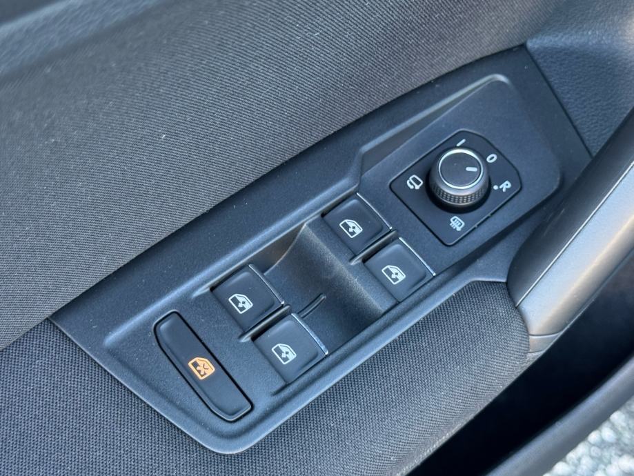 VW Tiguan 1,5 TSI / HIGHLINE / PANORAMA / FULL LED / AMBIENT / JAMSTVO, fotografija 12