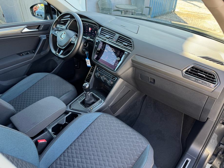 VW Tiguan 1,5 TSI / HIGHLINE / PANORAMA / FULL LED / AMBIENT / JAMSTVO, fotografija 14