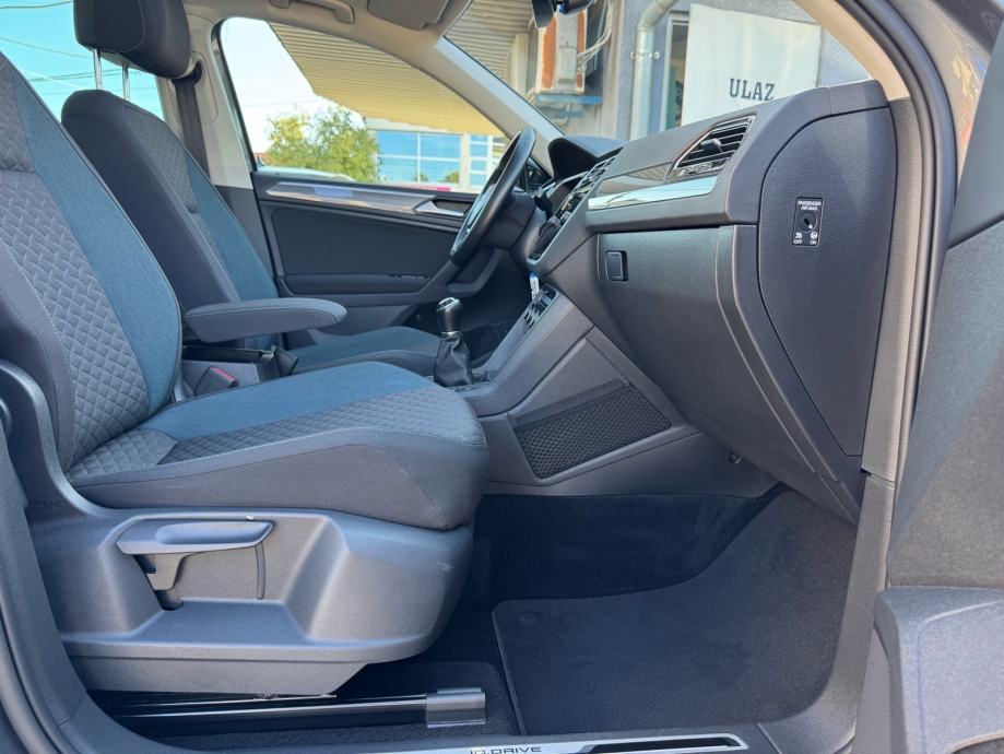VW Tiguan 1,5 TSI / HIGHLINE / PANORAMA / FULL LED / AMBIENT / JAMSTVO, fotografija 15