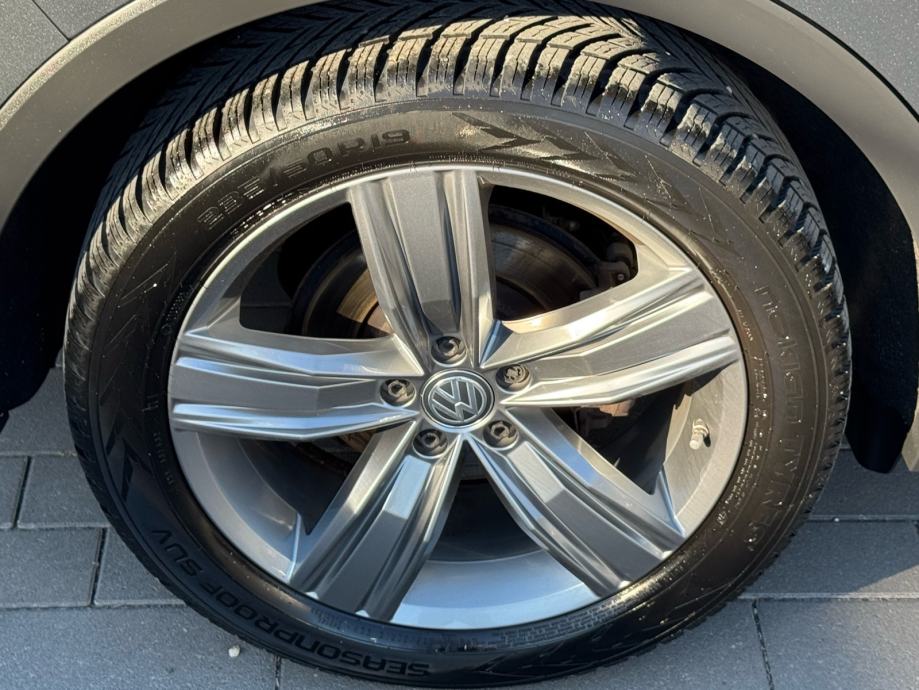 VW Tiguan 1,5 TSI / HIGHLINE / PANORAMA / FULL LED / AMBIENT / JAMSTVO, fotografija 17