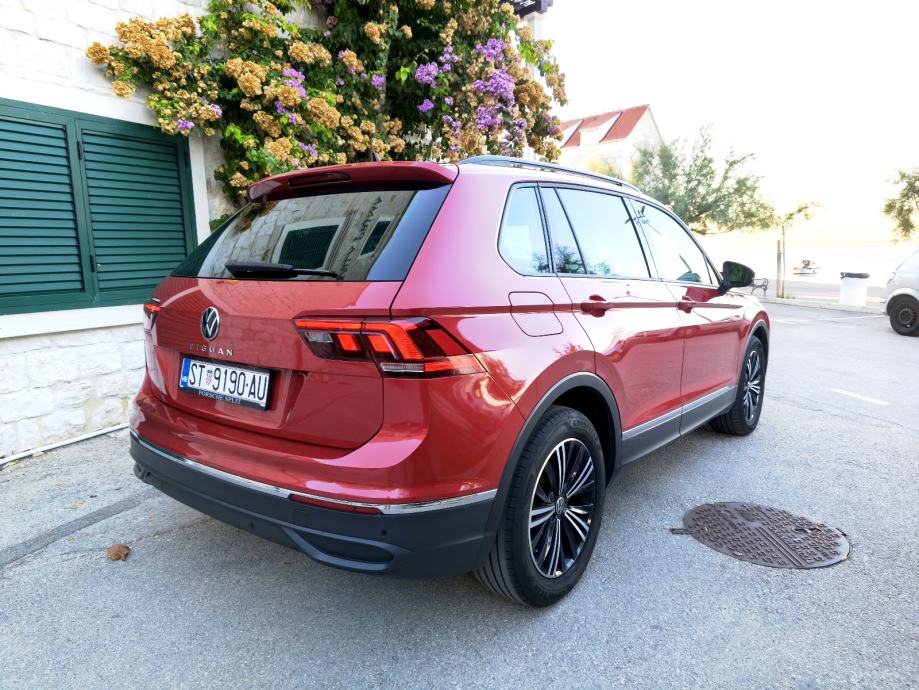 VW Tiguan 2,0 elegance*2023 god. Perfektno stanje auta., fotografija 6