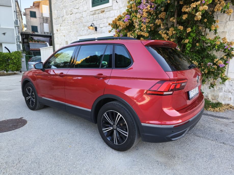 VW Tiguan 2,0 elegance*2023 god. Perfektno stanje auta., fotografija 5