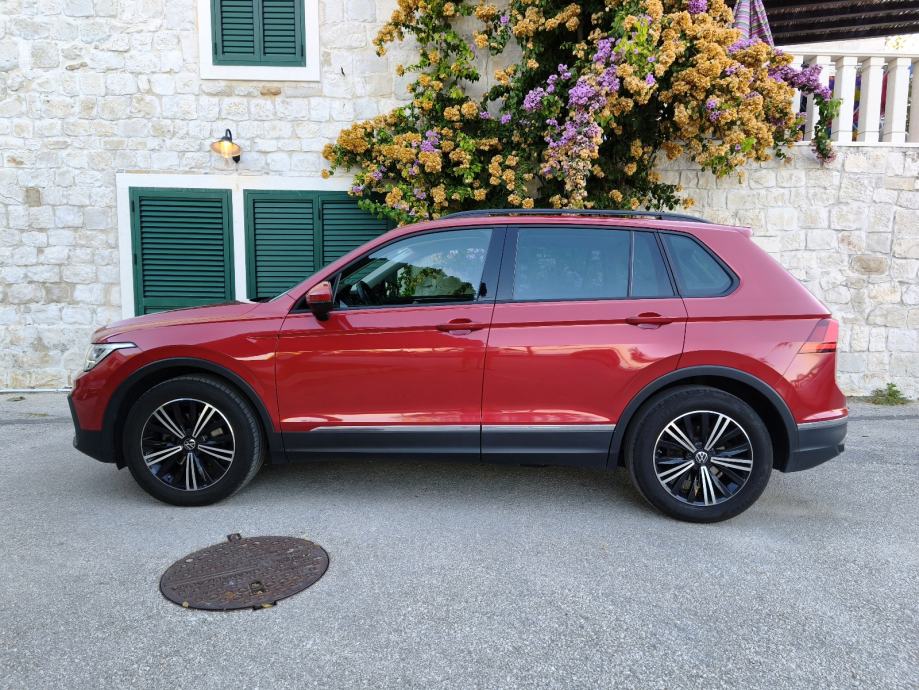 VW Tiguan 2,0 elegance*2023 god. Perfektno stanje auta., fotografija 3