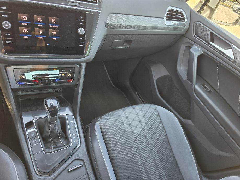 VW Tiguan 2,0 TDI DSG 61TKM,SERV.,NAVI.,MATRIX,ALU.,VIRT.,KAM., R LINE, fotografija 14