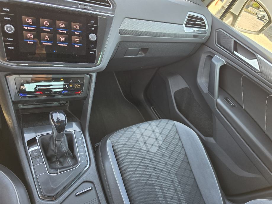 VW Tiguan 2,0 TDI DSG 61TKM,SERV.,NAVI.,MATRIX,ALU.,VIRT.,KAM., R LINE, fotografija 13