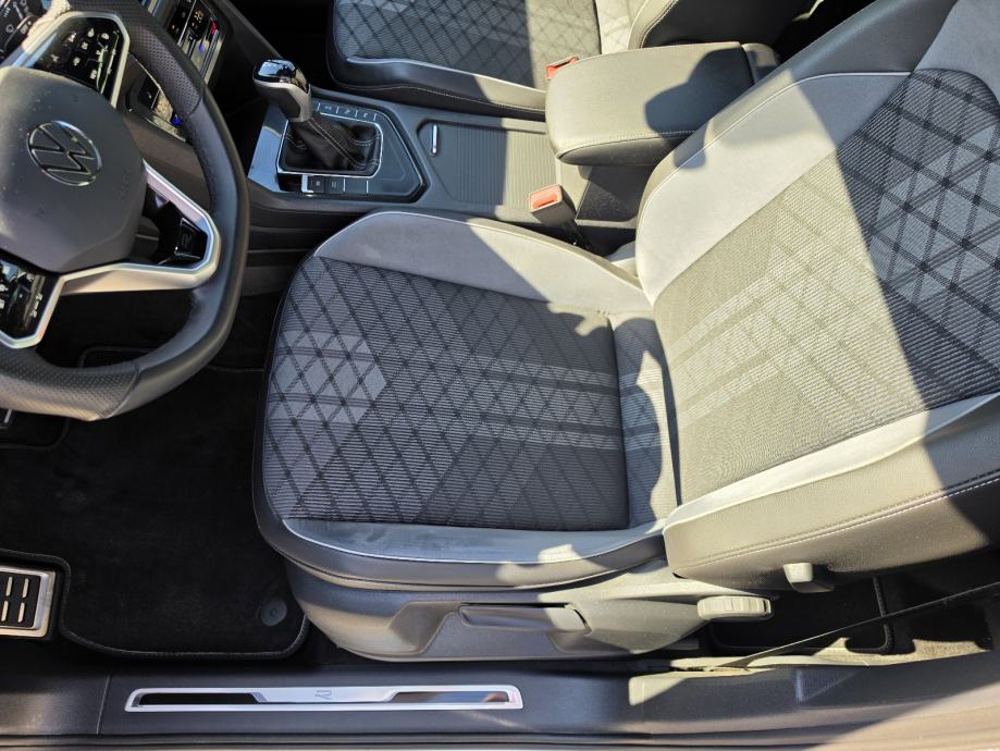 VW Tiguan 2,0 TDI DSG 61TKM,SERV.,NAVI.,MATRIX,ALU.,VIRT.,KAM., R LINE, fotografija 18