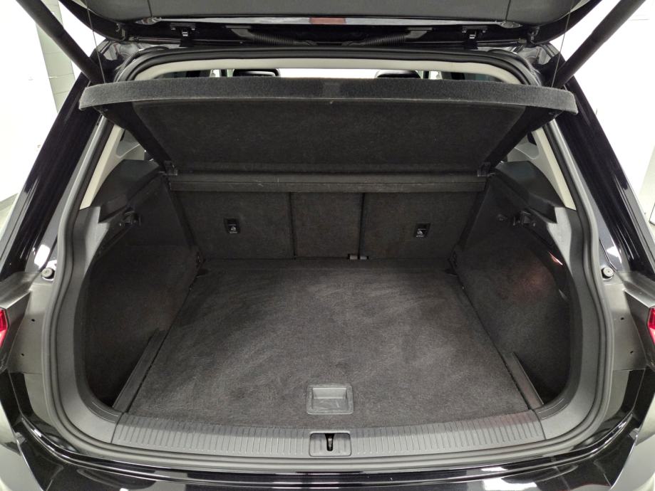 VW Tiguan 2,0 TDI DSG, R LINE, PANO ,VELIKI SERVIS, GRANCIJA NA KM, fotografija 8