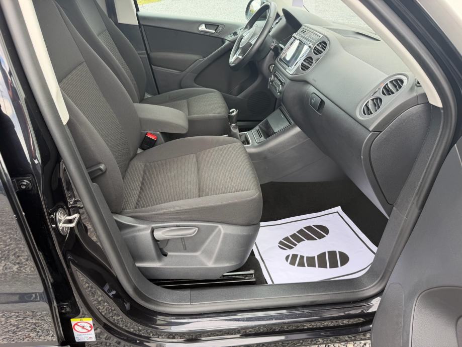 VW Tiguan 2,0 TDI kamera/tempomat/navigacija/p.senzori/kuka, fotografija 14