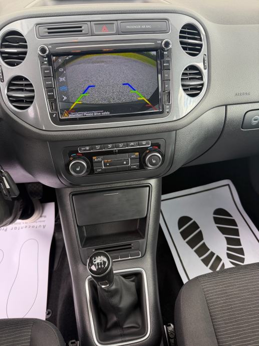 VW Tiguan 2,0 TDI kamera/tempomat/navigacija/p.senzori/kuka, fotografija 11