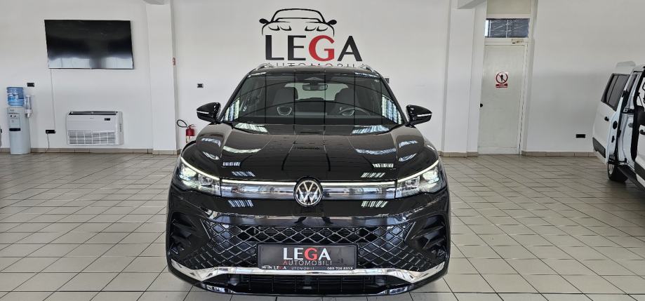VW Tiguan 2,0 tdi R-LINE,LEASING DO 8g.BEZ UČEŠĆA, fotografija 5