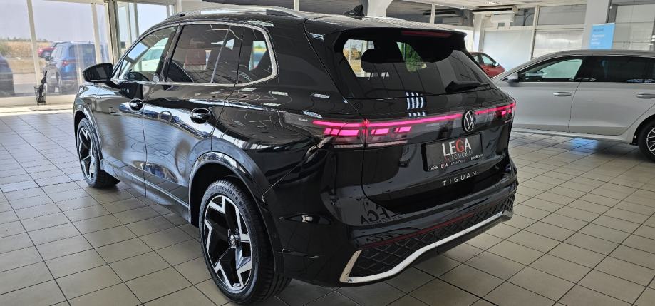 VW Tiguan 2,0 tdi R-LINE,LEASING DO 8g.BEZ UČEŠĆA, fotografija 3