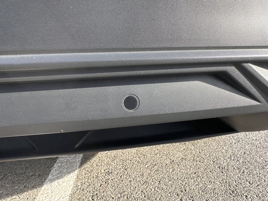 VW TIGUAN 2023 • PREMIUM jamstvo • AutoZubak Rabljena, fotografija 18