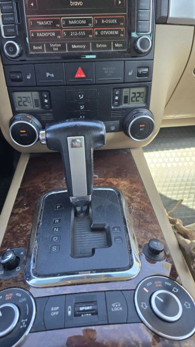 VW Touareg 3,0 V6 TDI, fotografija 5