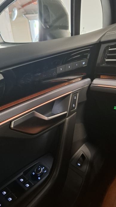 VW Touareg 3.0 TDI 4Motion R-Line, fotografija 16