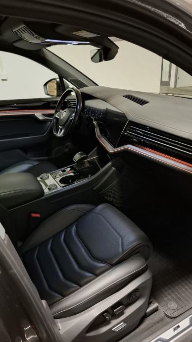 VW Touareg 3.0 TDI 4Motion R-Line, fotografija 19
