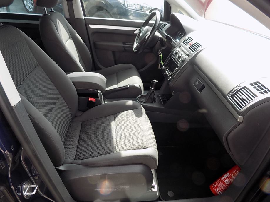 VW Touran 1,6 TDI...MOGUĆA GARANCIJA NA VOZILO, fotografija 12