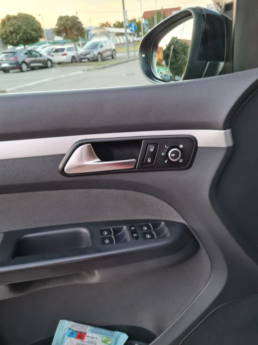 VW Touran 1,6 TDI DSG 2012 7 SJEDALA, fotografija 12