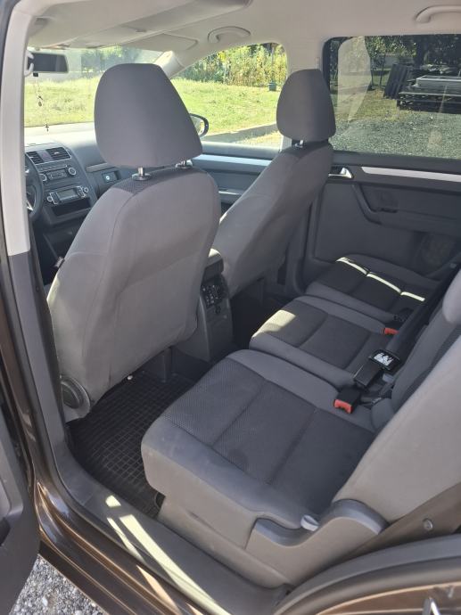 VW Touran 1,6 TDI 7 sjedala, reg godinu dana, fotografija 7