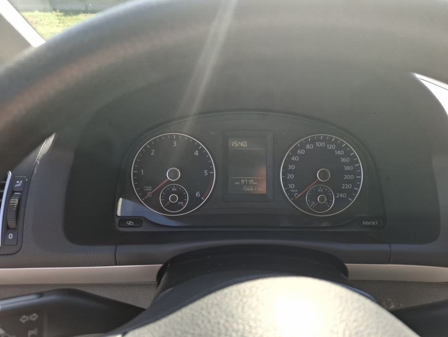VW Touran 1,6 TDI 7 sjedala, reg godinu dana, fotografija 9
