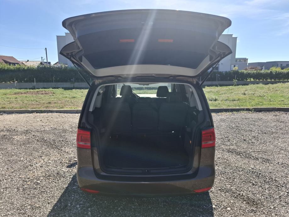 VW Touran 1,6 TDI 7 sjedala, reg godinu dana, fotografija 10