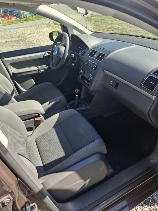 VW Touran 1,6 TDI 7 sjedala, reg godinu dana, fotografija 11