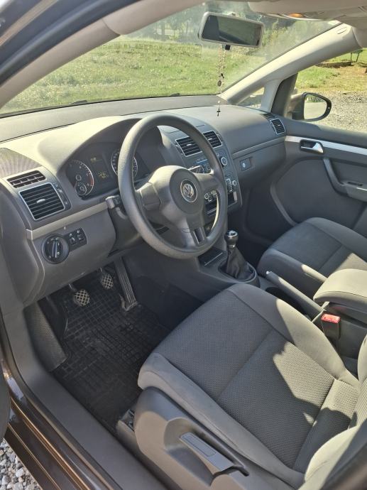 VW Touran 1,6 TDI 7 sjedala, reg godinu dana, fotografija 12