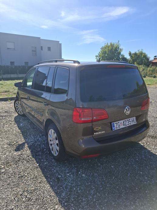 VW Touran 1,6 TDI 7 sjedala, reg godinu dana, fotografija 5