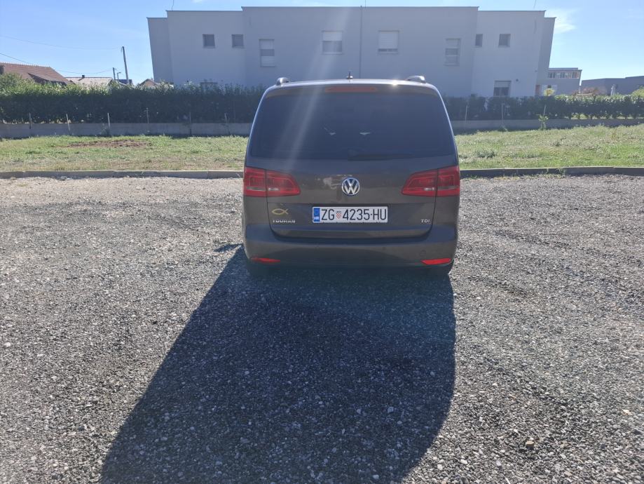 VW Touran 1,6 TDI 7 sjedala, reg godinu dana, fotografija 14