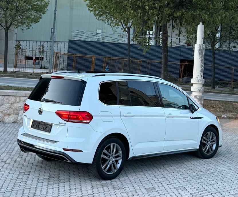 VW TOURAN 2.0 TDI _ DSG ~ 3 x R LINE ~ 7 SJEDALA , PANO.,NAVI,KAMERA !, fotografija 3