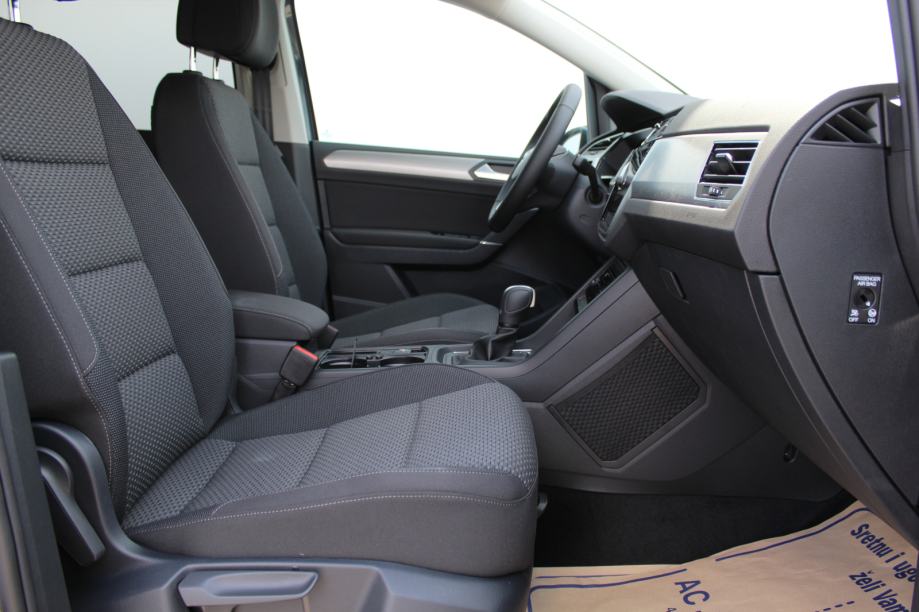 VW Touran 2.0 TDI DSG R-line, fotografija 12