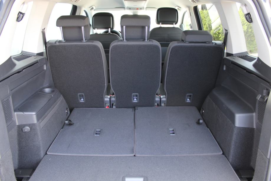 VW Touran 2.0 TDI DSG R-line, fotografija 17