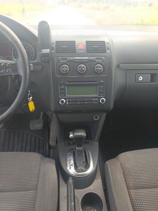 VW Touran 2,0 TDI *automatik*, fotografija 9