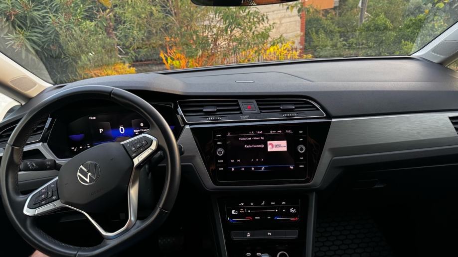 VW Touran 2.0 TDI DSG Comfortline 150 KS / 2023. / 89067 km / HR, fotografija 5
