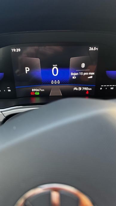 VW Touran 2.0 TDI DSG Comfortline 150 KS / 2023. / 89067 km / HR, fotografija 6