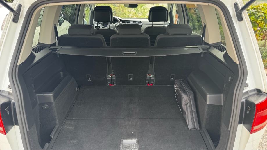 VW Touran 2.0 TDI DSG Comfortline 150 KS / 2023. / 89067 km / HR, fotografija 13