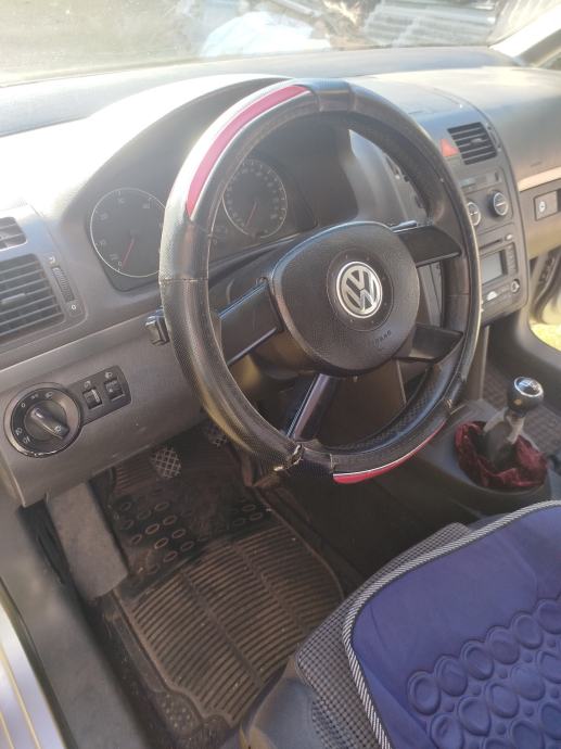 VW Touran 2,0 TDI, fotografija 4