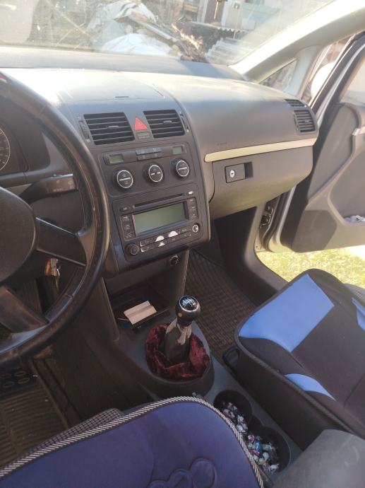 VW Touran 2,0 TDI, fotografija 5