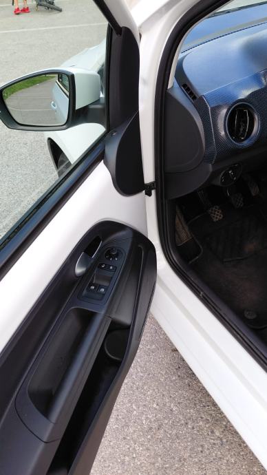 VW Up! 1,0 2023god. 49000km., fotografija 9
