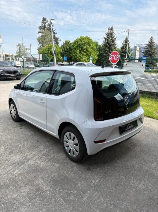 VW UP! 1,0 servisna, fotografija 11