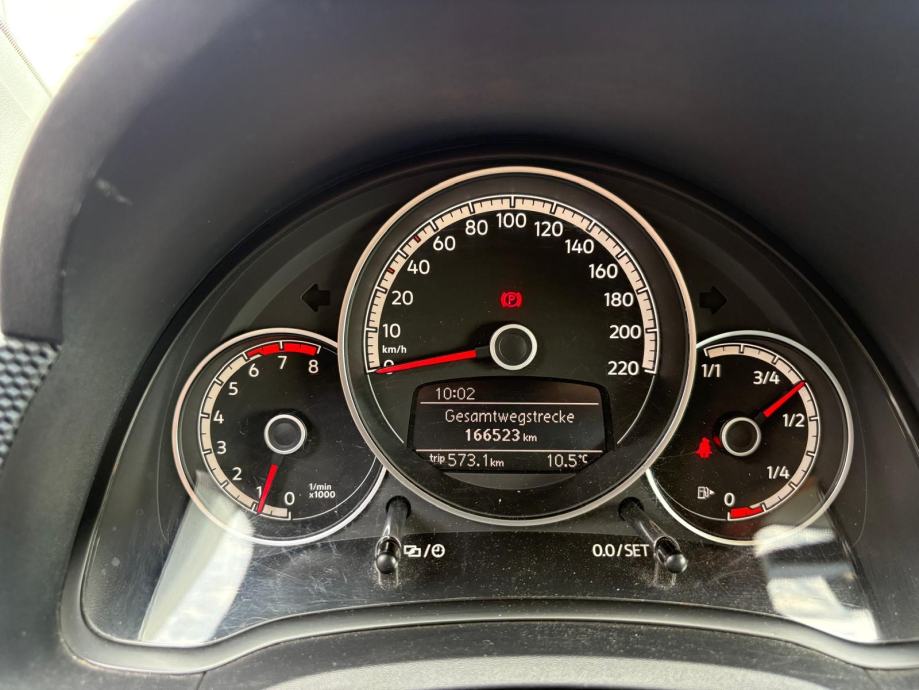 VW UP! 1,0 servisna, fotografija 12