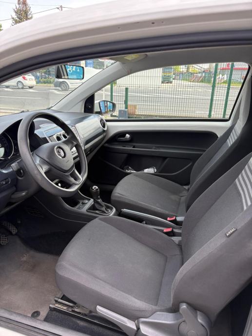 VW UP! 1,0 servisna, fotografija 13