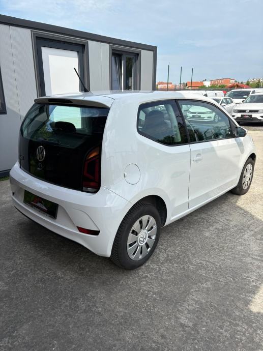 VW UP! 1,0 servisna, fotografija 4