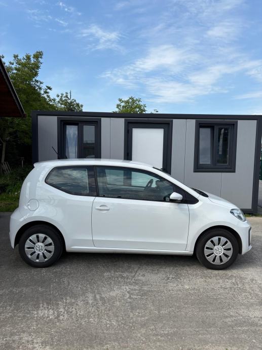 VW UP! 1,0 servisna, fotografija 3