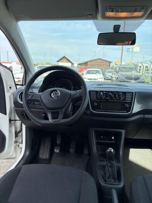 VW UP! 1,0 servisna, fotografija 8