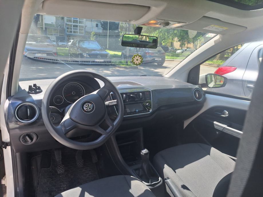 VW Up! Krovni prozor, stvarna kilometraža, kao nov, fotografija 9