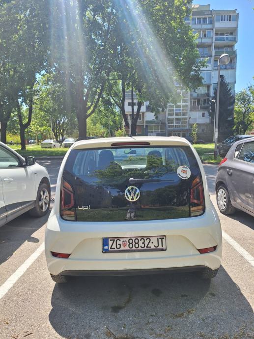 VW Up! Krovni prozor, stvarna kilometraža, kao nov, fotografija 6